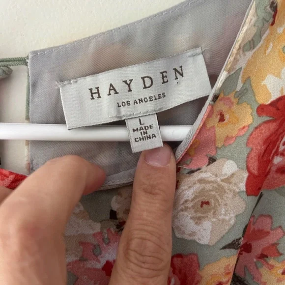 Floral dress with flutter sleeve and pleated skirt - Picture 6 of 9